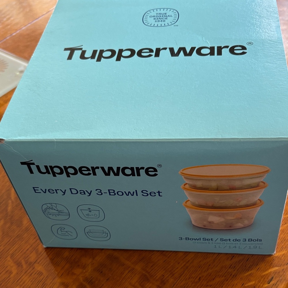 New Tupperware 3-Bowl Set with Covers